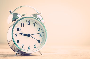 Klasik alarm saati
