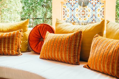 Güzel lüks yastıklar Divan