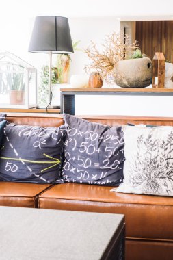 Güzel lüks yastıklar Divan