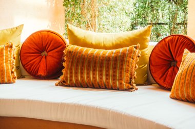 Güzel lüks yastıklar Divan