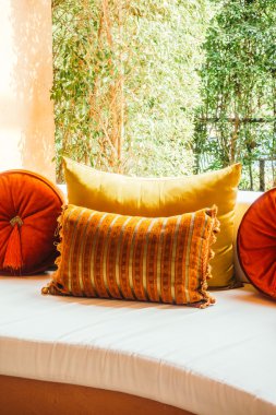 Güzel lüks yastıklar Divan