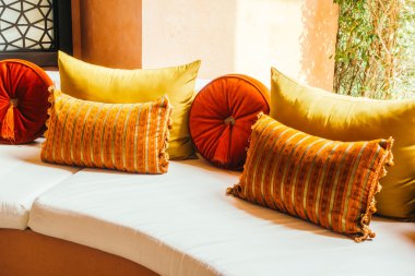 Güzel lüks yastıklar Divan