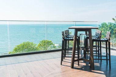 Modern sandalye ve masa