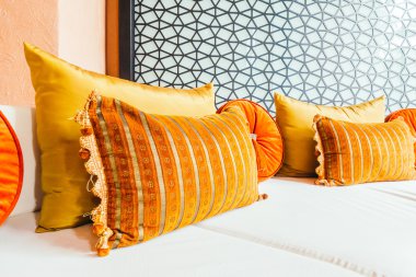 Güzel lüks yastıklar Divan