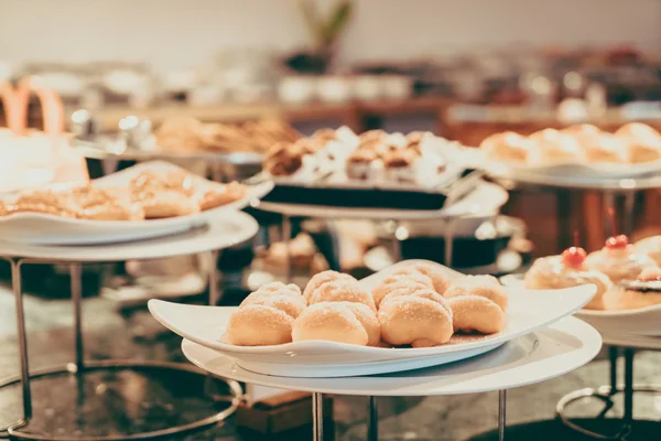 Buffet de catering en el restaurante del hotel — Foto de Stock