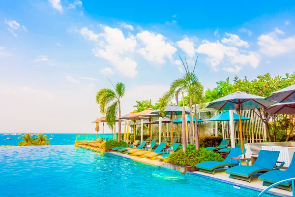 Bella piscina di lusso — Foto Stock