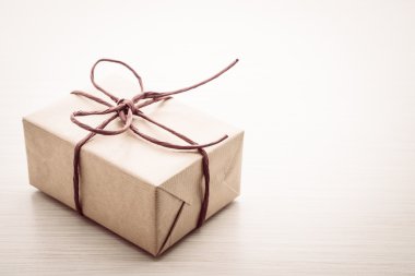 kahverengi hediye kutusu