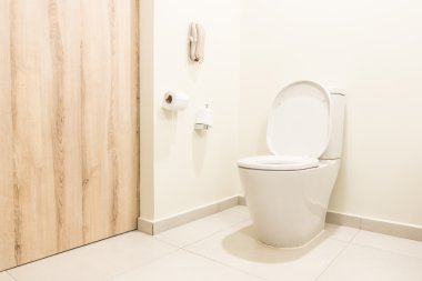 Beyaz klozet kapağı