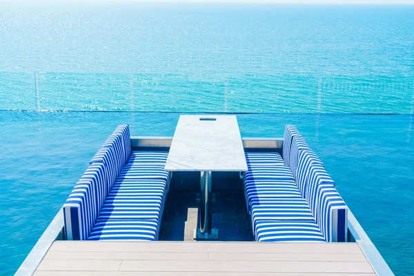 Deck ao ar livre com belo mar — Fotografia de Stock