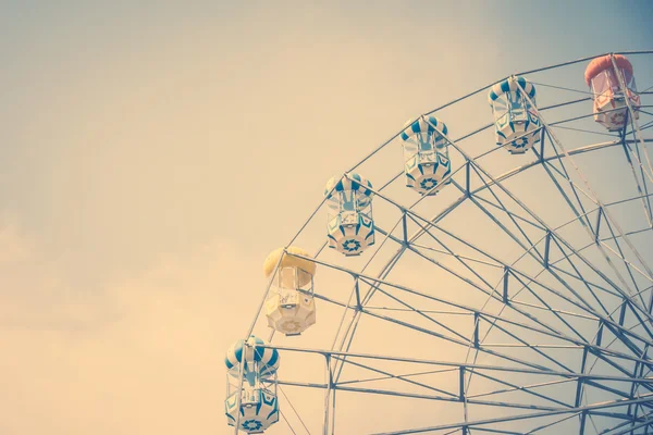 Roue ferris vintage dans le parc — Photo