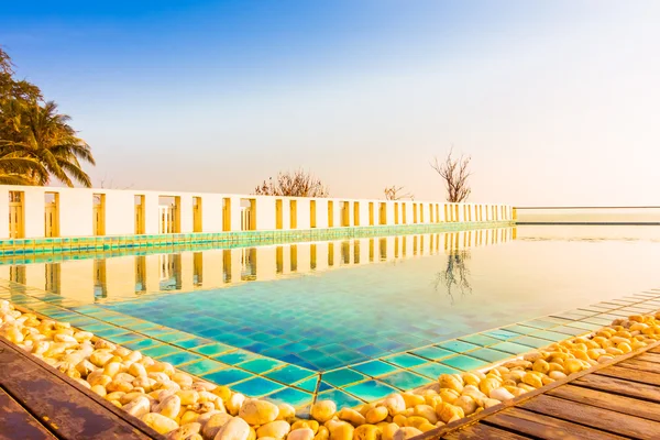 Gyönyörű luxus medencével a hotel — Stock Fotó