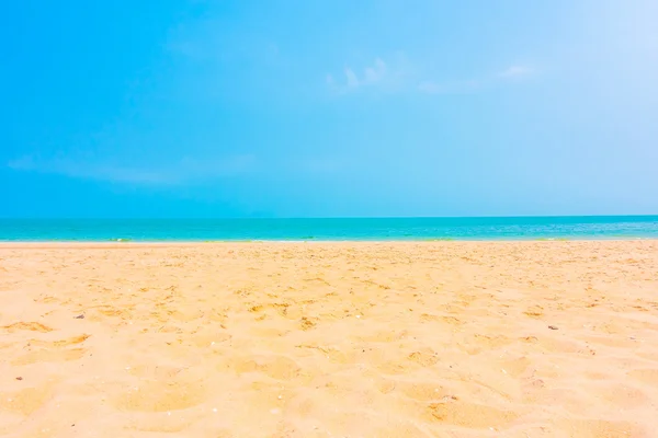 Bela areia vazia na praia — Fotografia de Stock
