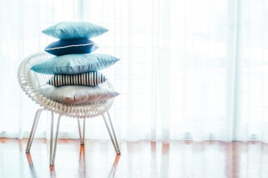 Güzel lüks yastıklar Divan