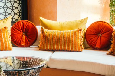 Güzel lüks yastıklar Divan