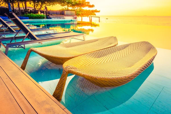 Hermoso hotel de lujo piscina resort — Foto de Stock