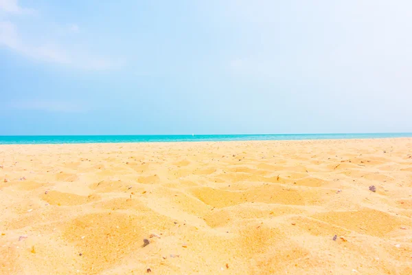Пустой песок на пляже — стоковое фото