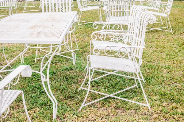 空の椅子とテーブル — ストック写真