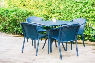 Boş masa ve sandalye