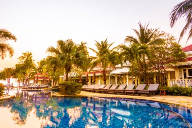 Günbatımı zamanlarda otelin Yüzme Havuzu