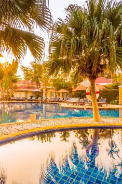 Günbatımı zamanlarda otelin Yüzme Havuzu