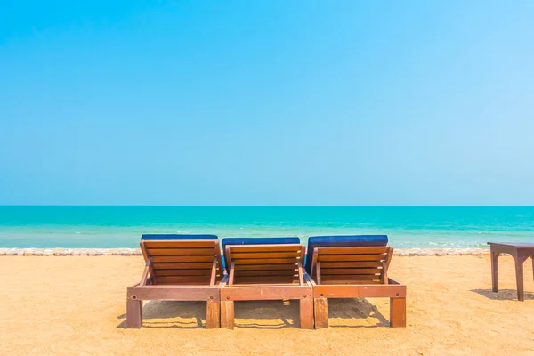 Sedie da spiaggia vuote — Foto Stock