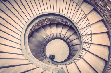 Sarmal daire merdiven