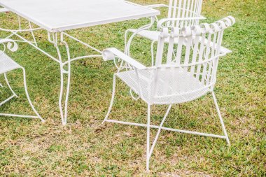 Boş sandalye ve masa