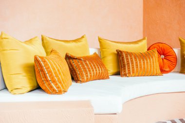 Güzel lüks yastıklar Divan