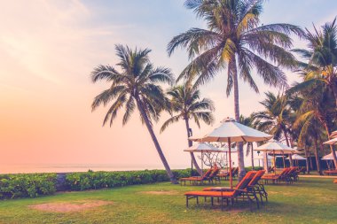 Boş şemsiyeleri ve sandalyeler, Twilight zamanlarda