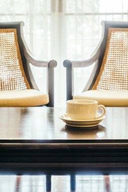 Masada beyaz kahve fincanı