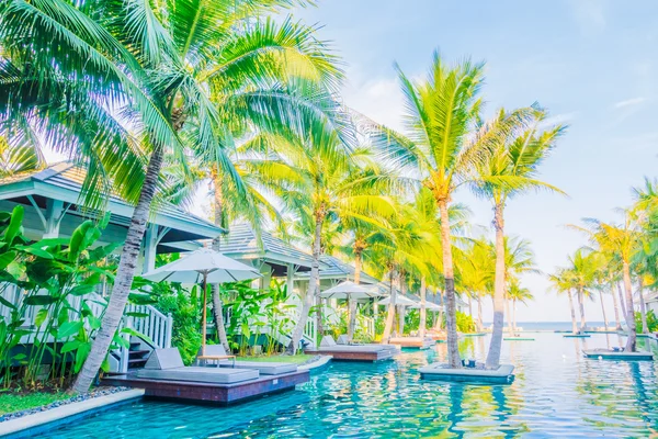 Bela piscina de luxo — Fotografia de Stock