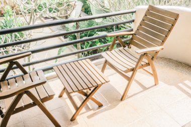 Boş sandalye ve masa