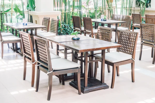 Empty table and chair — Stock Photo, Image