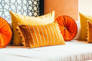 Güzel lüks yastıklar Divan