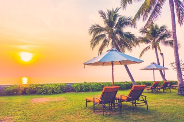 Boş şemsiyeleri ve sandalyeler, Twilight zamanlarda