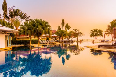 Günbatımı kez Resort'ta yüzme havuzu