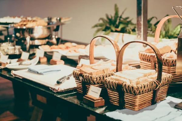 Buffet de catering en el restaurante del hotel — Foto de Stock