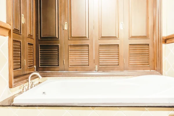 Красивый роскошный декор ванной — стоковое фото