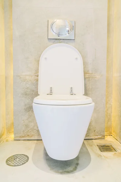 Κάθισμα τουαλέτας στο δωμάτιο τουαλέτα — Φωτογραφία Αρχείου