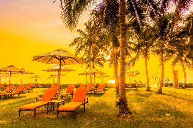 Boş şemsiyeleri ve sandalyeler, Twilight zamanlarda