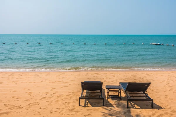 Silla vacía en la playa —  Fotos de Stock