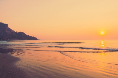 Sahilde güzel gündoğumu