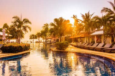 Günbatımı kez Resort'ta yüzme havuzu