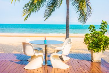 Masa ve sandalyeler açık Manzaralı