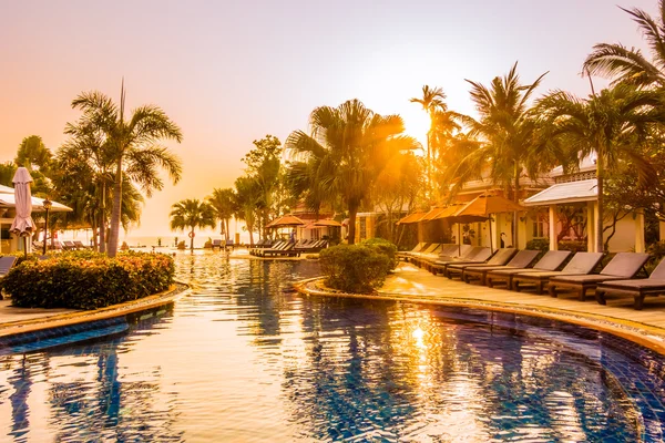 Günbatımı kez Resort'ta yüzme havuzu