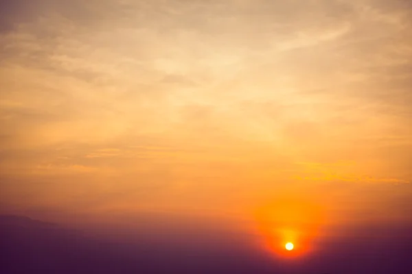 Bellissimo tramonto sul cielo — Foto Stock