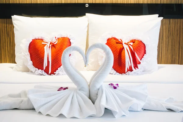 Романтична красива розкішна прикраса ліжка — стокове фото