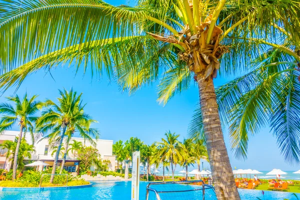 Bella piscina di lusso — Foto Stock