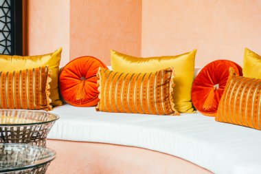 Güzel lüks yastıklar Divan