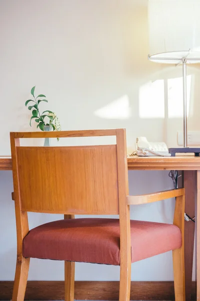 Arbeitstisch und Stuhl — Stockfoto